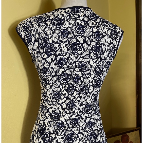 REISS Size 6 Ralli Sheath Dress Lace Allover Stretch Blue White Ruched Waist - Picture 9 of 16